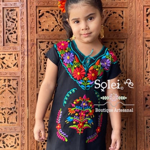 Mexikanische Kimono Kleid für Mädchen. Hand bestickt Kleid. Kinder Tracht.Mädchen mexikanischen Kleid. Floral besticktes Kleid. Mädchen Party Kleid