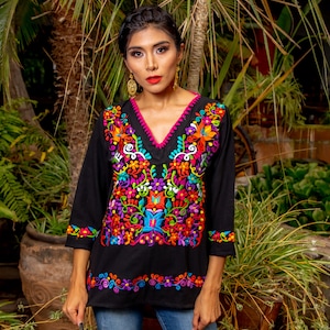 Chemisier mexicain. Taille S - 3X. Blouse mexicaine brodée de fleurs. Haut mexicain traditionnel. Haut de style mexicain multicolore.