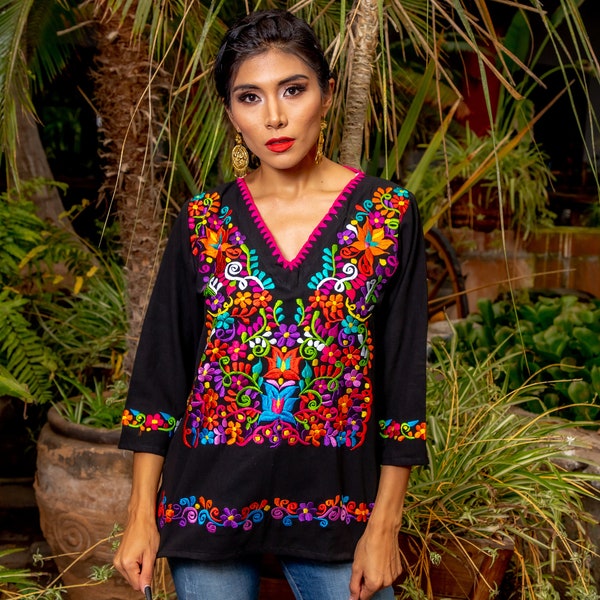 Chemisier mexicain. Taille S - 3X. Blouse mexicaine brodée de fleurs. Haut mexicain traditionnel. Haut de style mexicain multicolore.