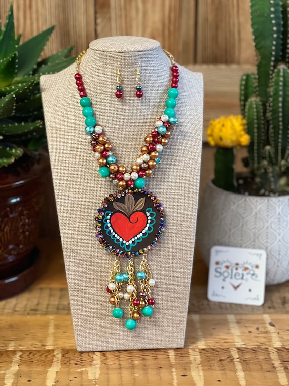 Huichol Mexican Beaded Necklace - Deer – Camelia Mexican Boutique