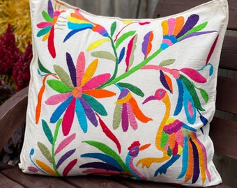 Otomí Embroidered Pillow Cover. Ethnic Decorative Throw Pillow. Mexican Floral Cushion Cover. Boho Pillow Cover. Mexican Cushion Cover.