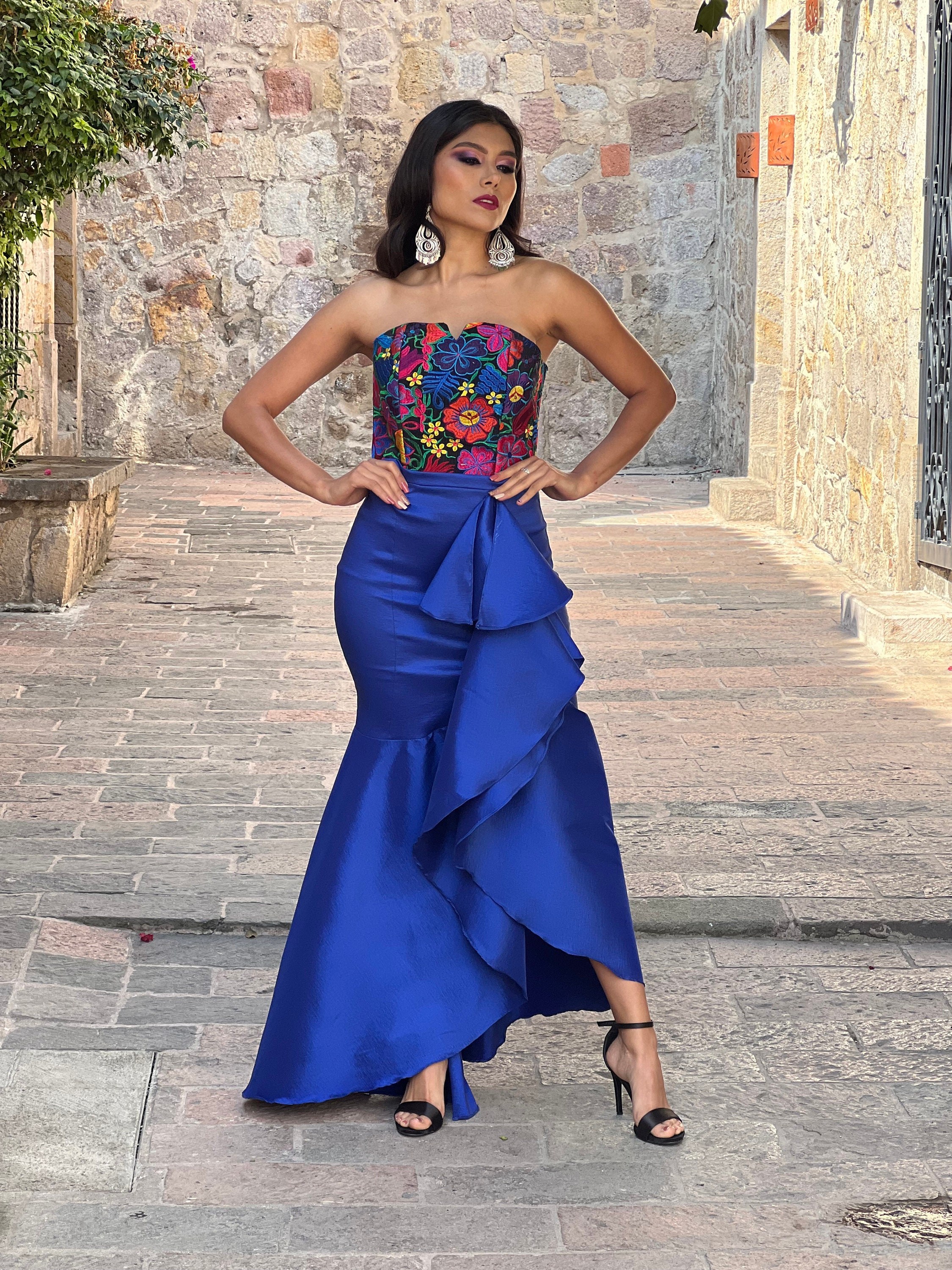  Vestidos de novia mexicanos bordados multicolor con tren Vestido  de quinceañera de sirena de cinco capas 2024, Beige : Ropa, Zapatos y  Joyería