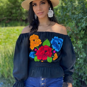 Blusa Mexicana con Mangas Acampanadas.  Blusa Floral Bordado. Blusa Mexicana Floral. Blusa Tradicional Mexicana. Blusa Artesanal.Hippie-Boho