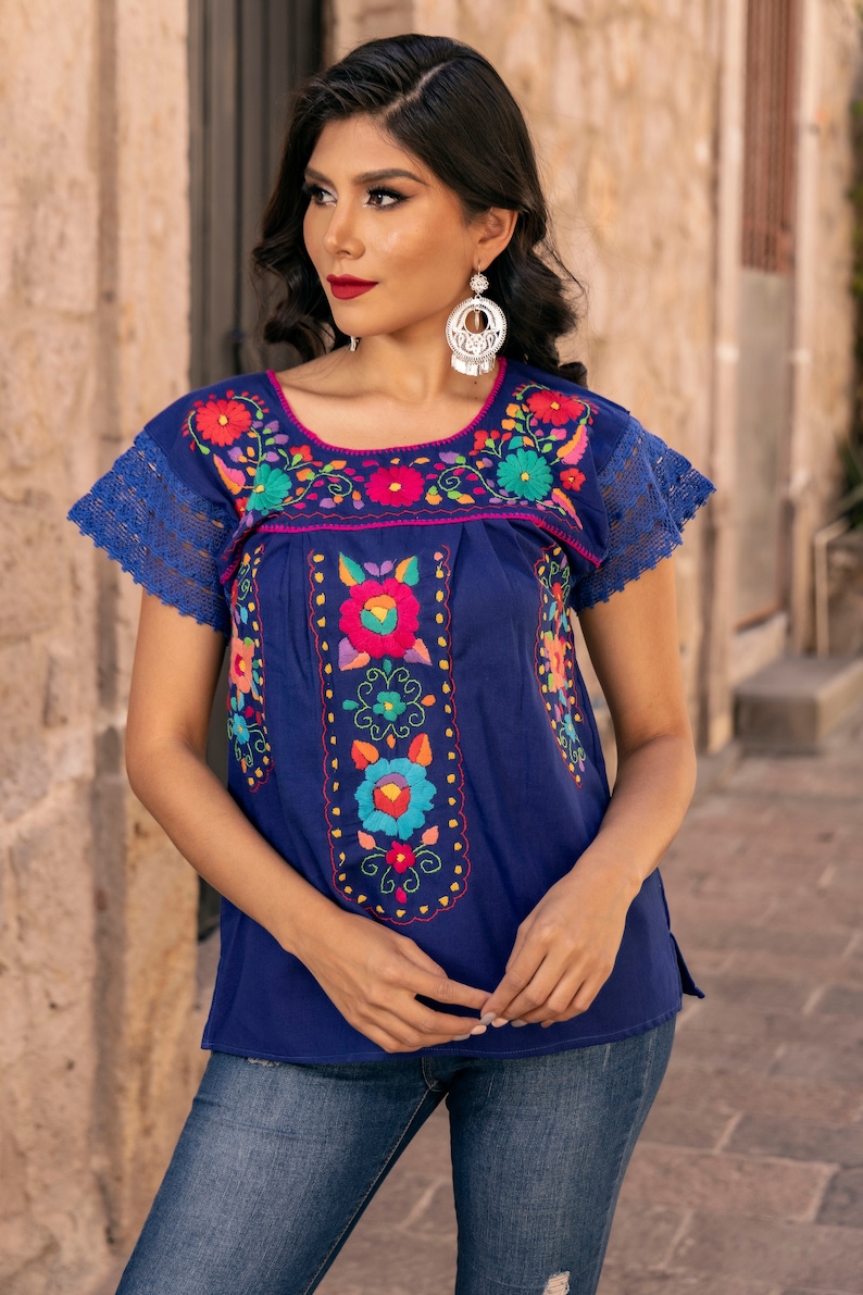 Blusa Mexicana Bordada a Mano. Tallas S 3X. Blusa Mexicana Artesanal. Blusa Floral Bordada. Blusa Tradicional de Mexico Azul