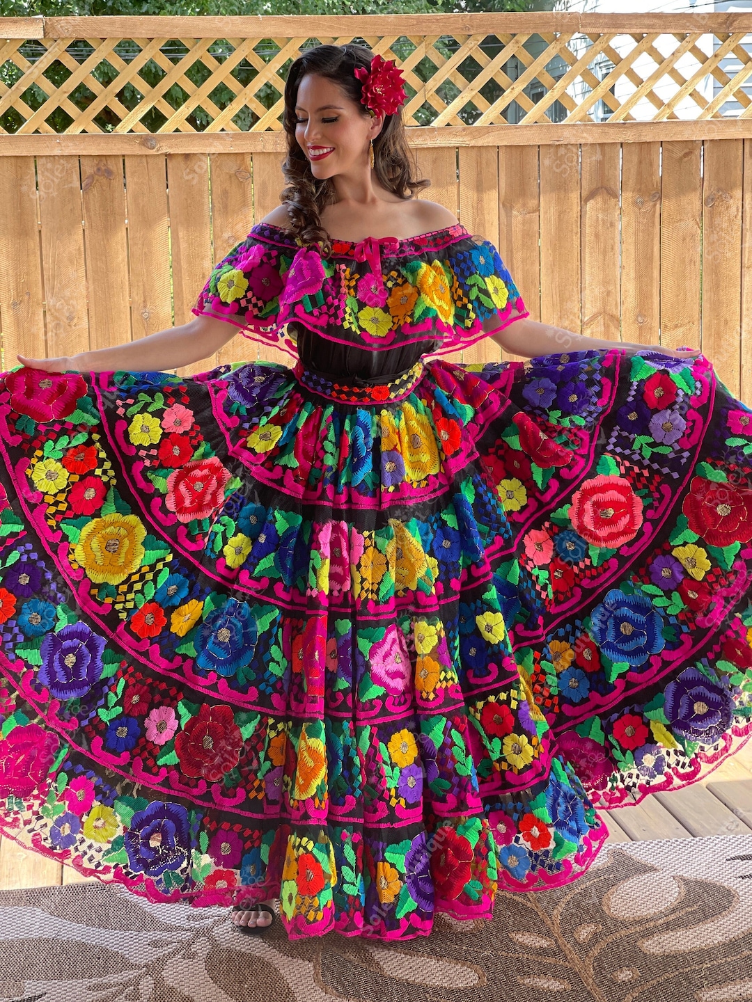 mujer traje tipico de guatemala