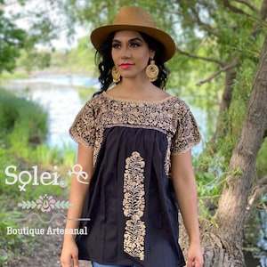 Seidenfaden Hand bestickt mexikanische Bluse. Mexikanische traditionelle Bluse. Seidenfaden Bluse. Blumen Bluse. Hippie Boho Golden bestickt.