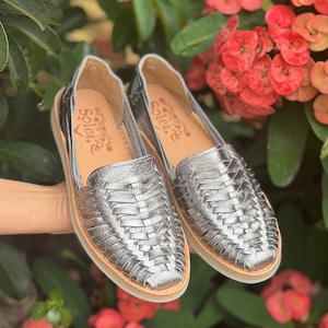 Mexican Leather Huaraches. Authentic Mexican Leather Shoes. Artisanal Shoes. Boho Hippie Style. Latina Style Mexican Flats. Vintage Shoes.