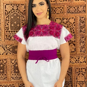 Huipil Mexicano Tradicional. Huipil Artesanal Bordado a mano. Blusa Floral Bordado. Frida Kahlo. Fiesta Mexicana. Boho-hippie. Fajo Incluido