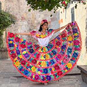 Traditional Mexican Chiapaneco Dress. Floral Embroidered Dress. Mexican Folkloric Dress. Formal Mexican Dress. Ethnic Style.