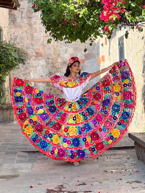  Vestidos de novia mexicanos bordados multicolor con