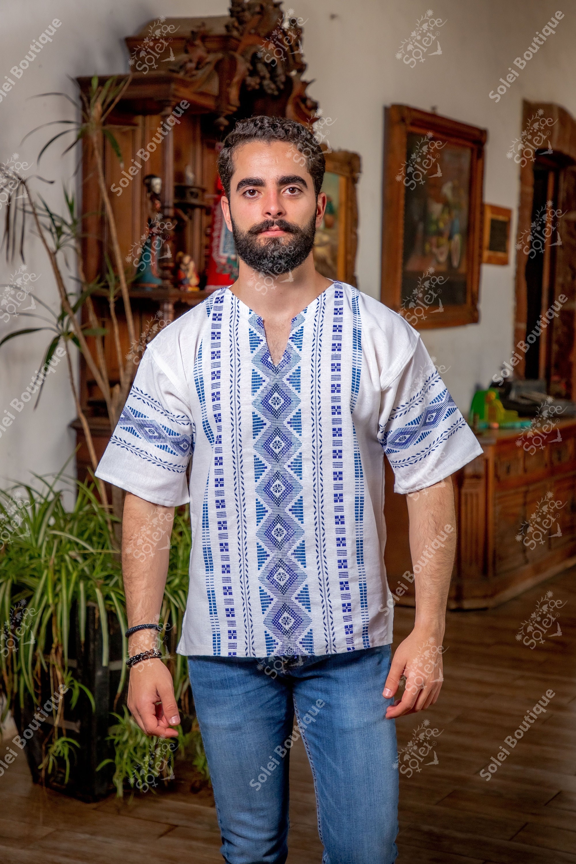Chemise traditionnelle mexicaine pour homme. Guayabera brodé