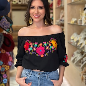 Artisanal Hand Embroidered Crop Top. Mexican 3/4 Sleeve Crop Top. Mexican Floral Top. Traditional Mexican Blouse. Mexican Fashion Blouse.