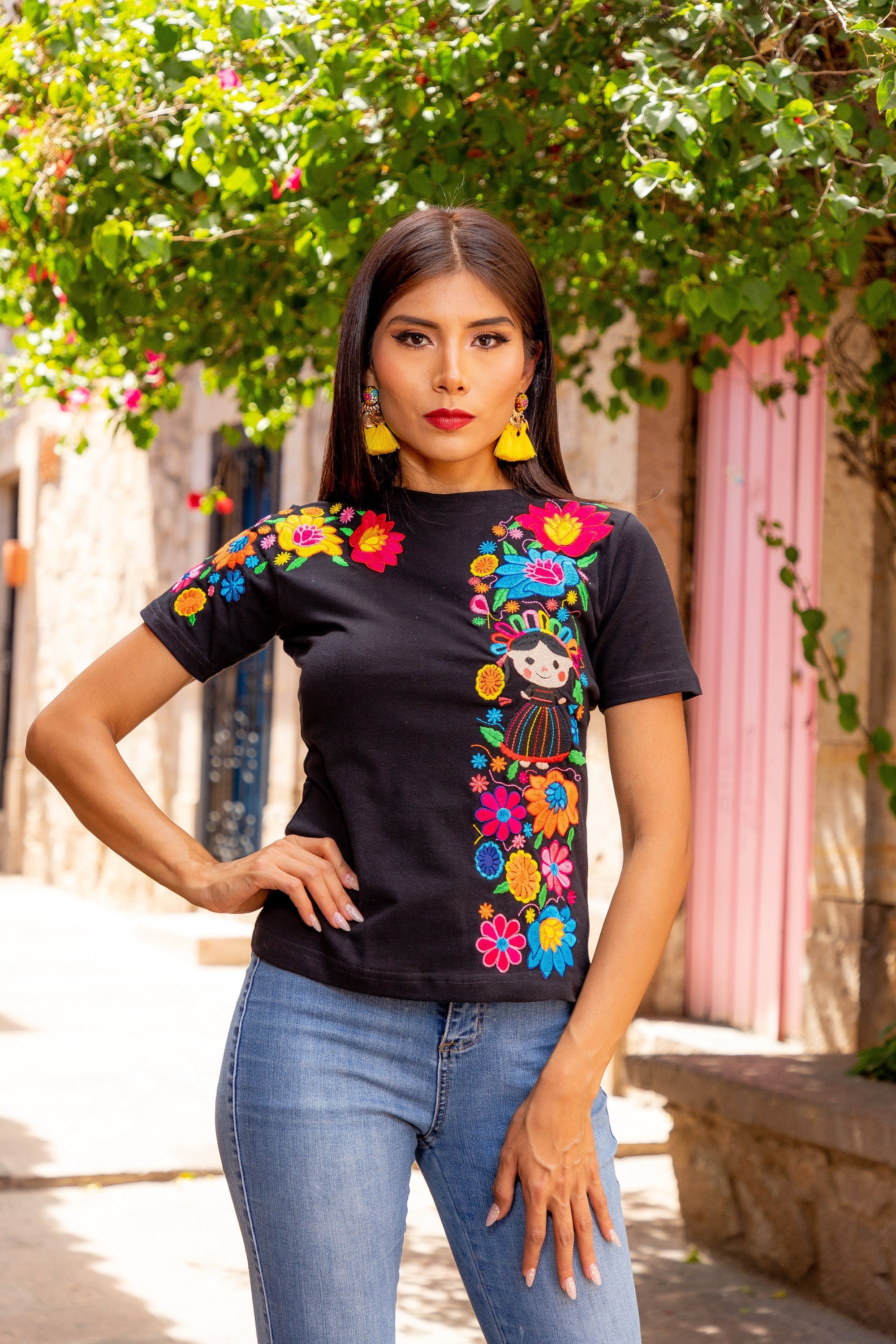 always do what you should do Tシャツ black Lele Doll Embroidered T-shirt. Artisanal Mexican T-shirt