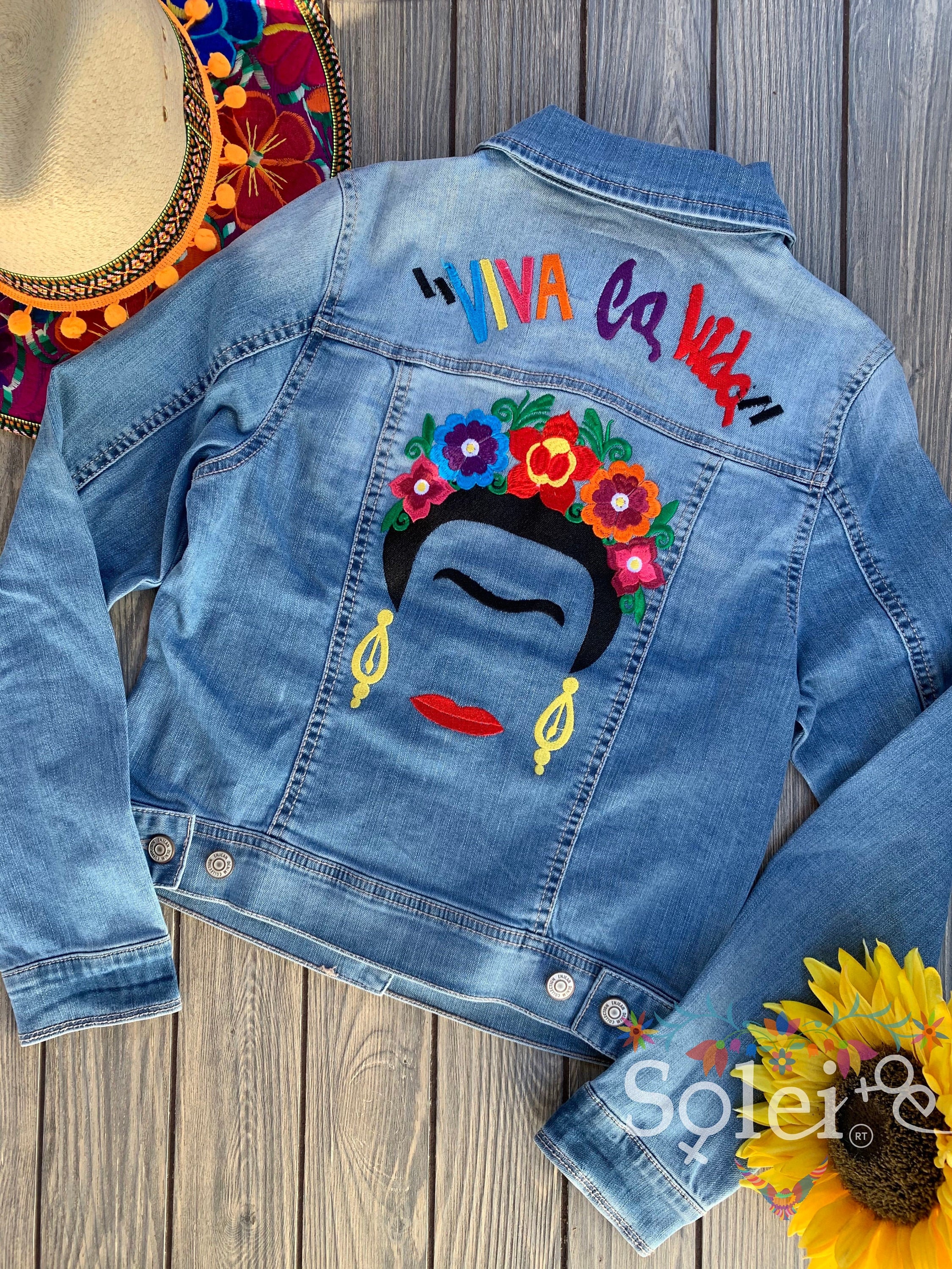 刺繍入りフリーダ カーロ ジーンズ ジャケット。メキシコの職人