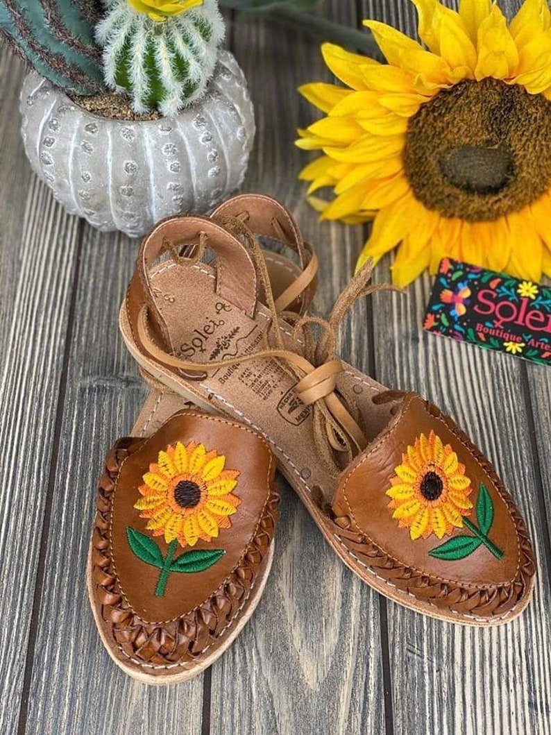 huaraches with sunflower