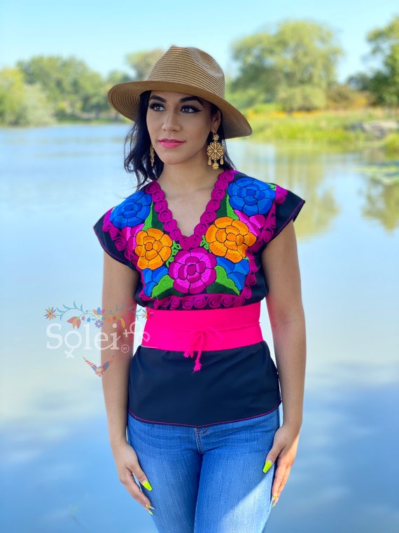Blusa Mexicana con Cuello Bordado. Blusa NEGRA. Etsy México