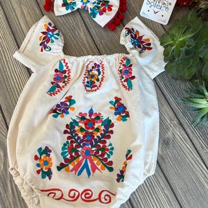 Pañalero Mexicano Tradicional para Bebe. Mono de Bebe Bordado Floral. Ropa de Bebe Auténtica Mexicana. Estilo Bohemio. Regalo Baby Shower.