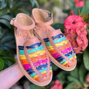 Mexican Leather Huaraches. Authentic Mexican Leather Shoes. Artisanal Shoes. Boho Hippie Style. Latina Style Mexican Flats. Vintage Shoes.