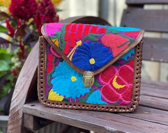 Artisanal Leather Crossbody Purse. Mexican Bag. Boho Chic Style. Ethnic Floral Purse. Latina Style. Handcrafted Leather Mexican Purse.