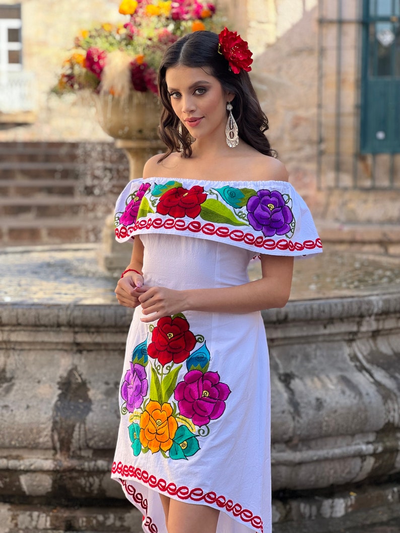 Abito asimmetrico messicano. Taglia S-2X. Abito ricamato floreale. Abito tradizionale messicano. Abito da festa messicano artigianale. Stile latino. immagine 5