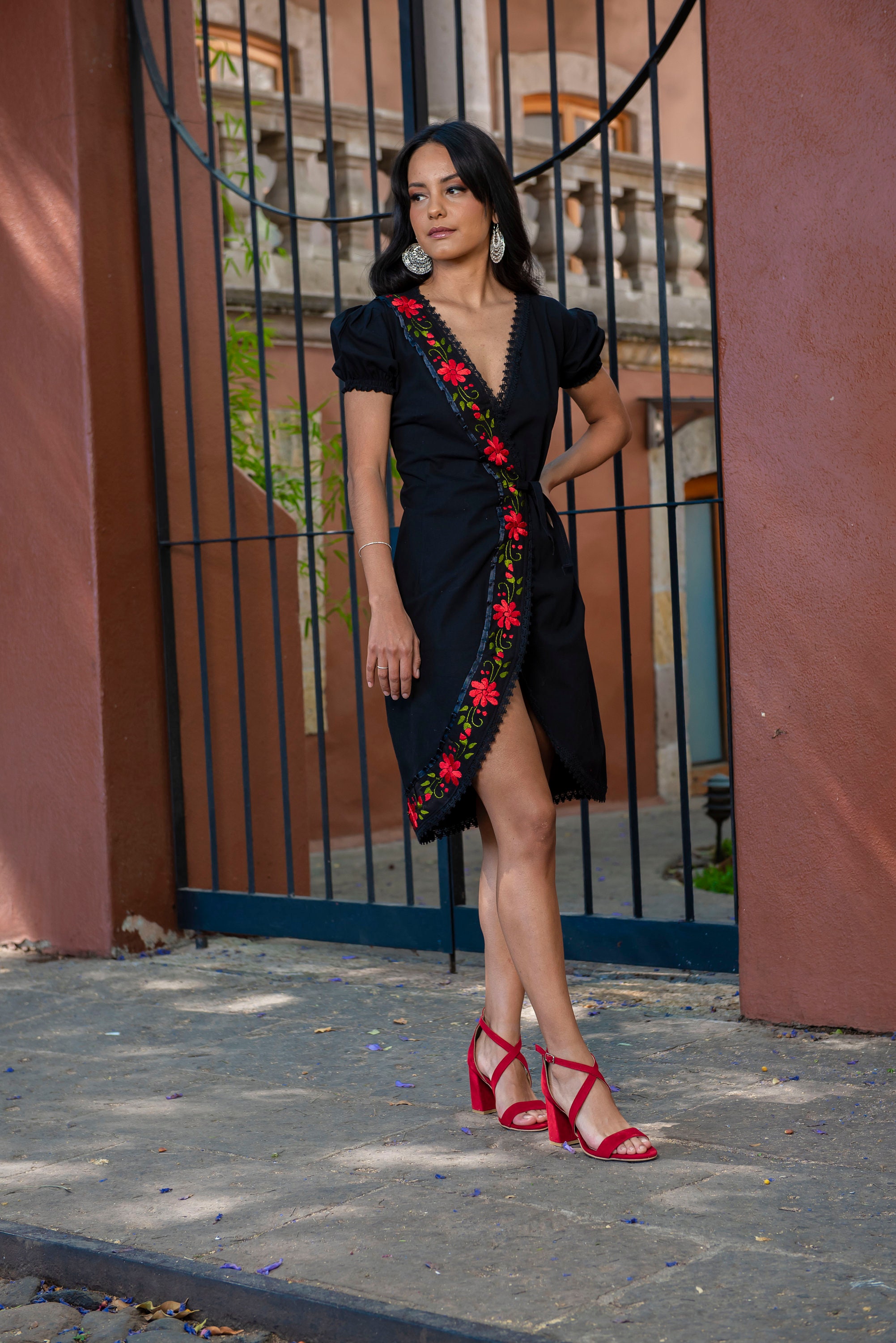 Floral Plunge Dress. Mexican Wrap Dress. Hand Embroidered Dress. Babydoll  Sleeve Dress. Silk Thread Embroidered Dress. Mexican Floral Dress. - Etsy  Sweden