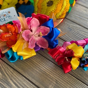 Traditional Mexican Flower Headpiece. Girl’s Floral Bow. Women&#39;s Flower Headpiece. Traditional Mexican Accessories. Quinciañera Headpiece.