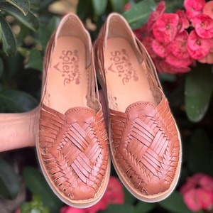 Mexican Leather Huaraches. Authentic Mexican Leather Shoes. Artisanal Shoes. Boho Hippie Style. Latina Style Mexican Flats. Vintage Shoes.