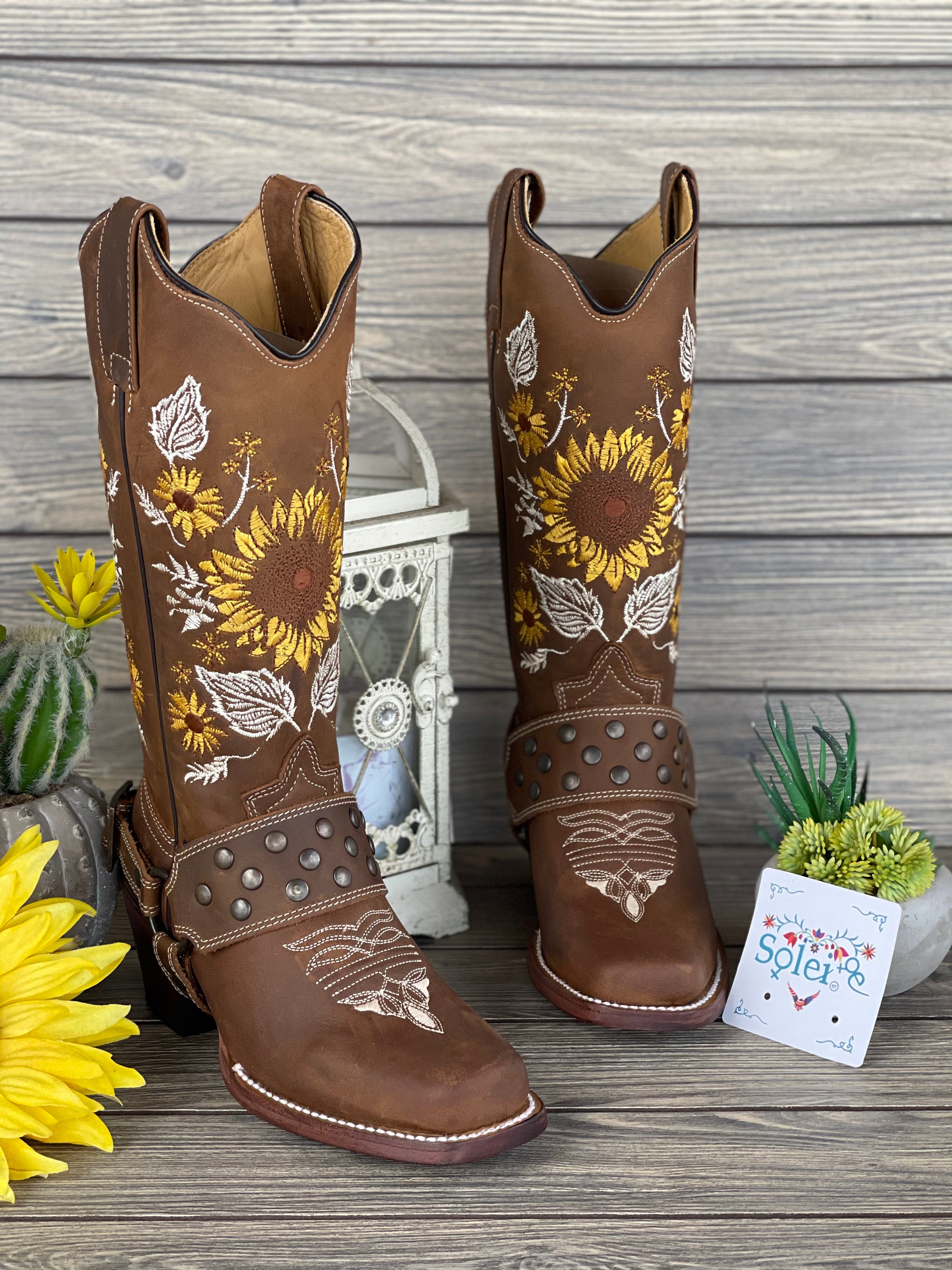 Botas Mexicanas de Piel Bordadas con Diseño de Girasoles. | Etsy España