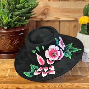Mexicaanse suède handgeschilderde hoed.  Ambachtelijke bloemenhoed. Hoed in Cordobes-stijl voor dames. Fedora-hoed. Elegante Mexicaanse hoed.