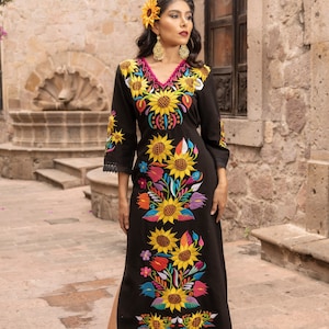Mexican Sunflower Dress. Floral Embroidered Dress. Mexican Artisanal Dress. Mexican Traditional Dress. Latina Style Dress. Plus Size Dress.