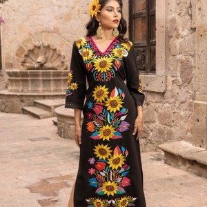 Vestido Mexicano Girasol. Vestido bordado floral. Vestido artesanal mexicano. Vestido tradicional estilo latino. Vestido talla grande.