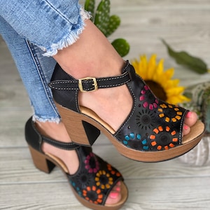 Mexikanische Absatzsandale. Alle Größen Boho-Hippie Vintage Pumps. Mexikanische Ledersandale. Mexikanische Artisanal Huarache. Bunte Block Heels.
