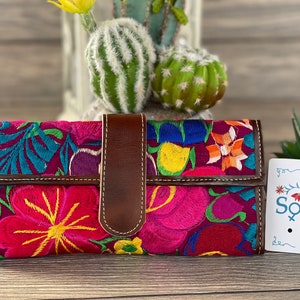 Mexican Floral Embroidered Purse. Artisanal Handbag . Colorful Mexican Clutch. Mexican Traditional Purse. Mexican Wallet for Women.