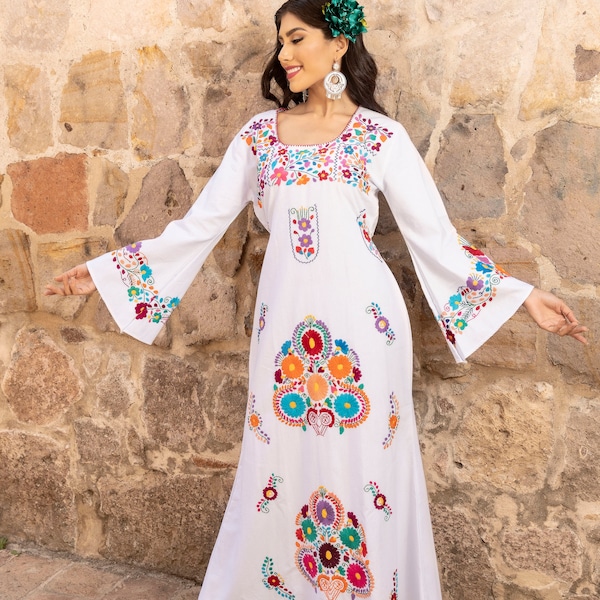 Vestido maxi bordado floral. Vestido de moda latina. Vestido estilo mexicano. Vestido Formal Mexicano. Vestido de la dama de honor. Estilo étnico. Talla extra.