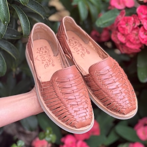 Mexican Leather Huaraches. Authentic Mexican Leather Shoes. Artisanal Shoes. Boho Hippie Style. Latina Style Mexican Flats. Vintage Shoes.