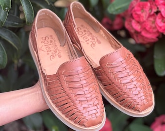 メキシコ製 スウェードレザーポンチョ フラワー柄 Huarache Sandal All Sizes Boho- Hippie Vintage Mexican Style