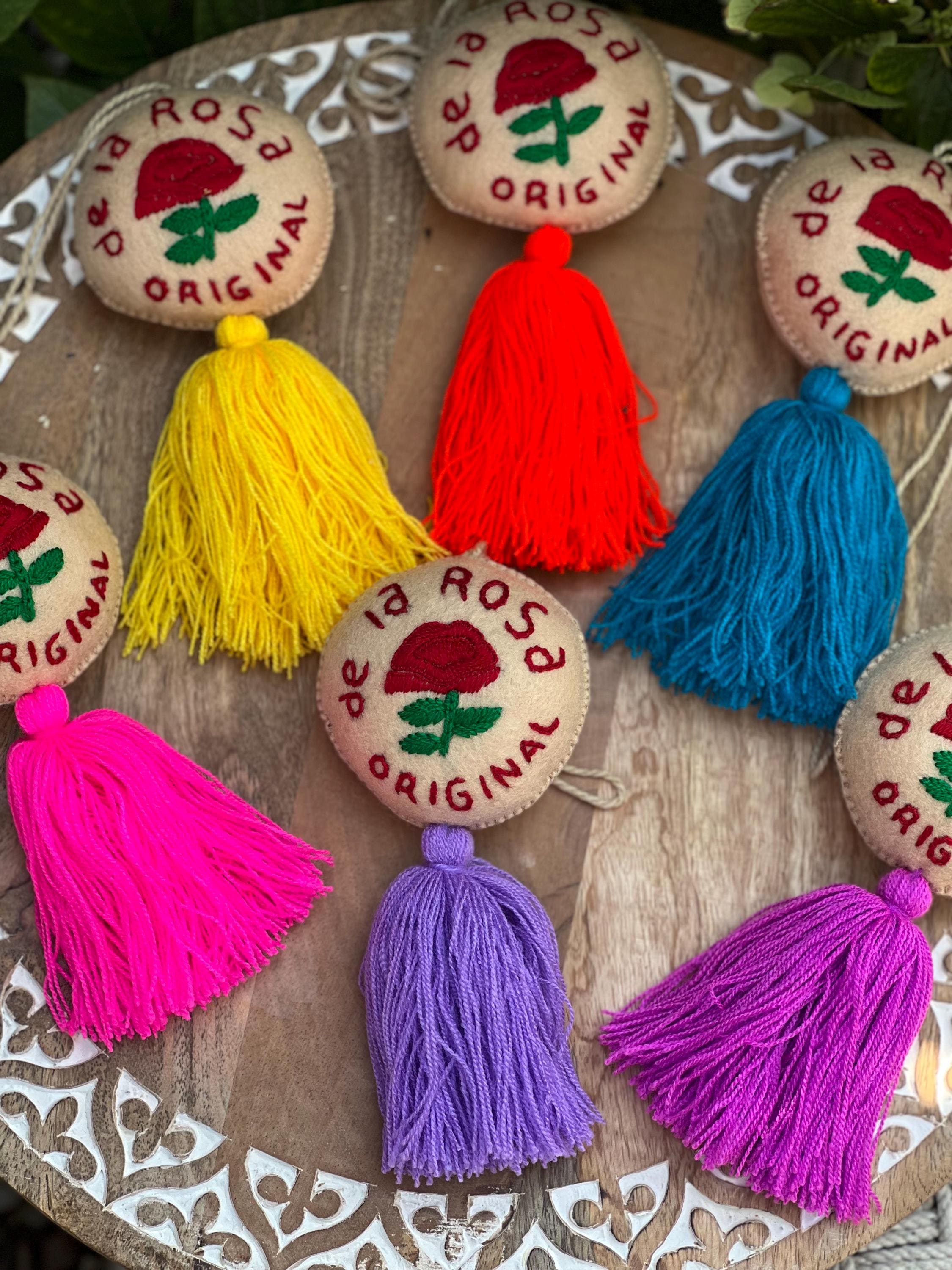 Llavero Tradicional Diseño Otomi. Llavero Mexicano de Corazon. Llavero  Pompones. Regalo Perfecto. Hecho Artesanalmente. Regreso a la Escuela -  Etsy México, image size:2250x3000