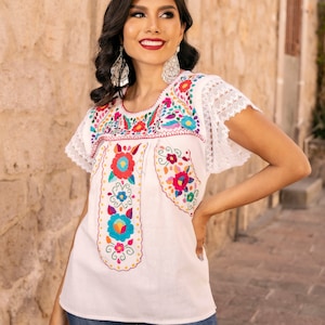 Hand Embroidered Mexican Blouse. Size S 3X. Mexican Floral Blouse. Artisanal Mexican Blouse. Hippie-Boho Top. Blanco