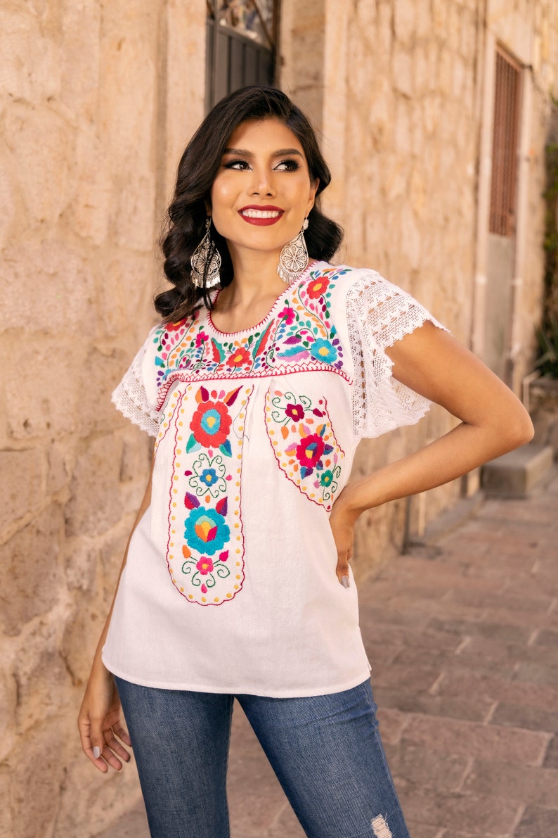 Hand Embroidered Mexican Blouse. Size S 3X. Mexican Floral Blouse. Artisanal Mexican Blouse. Hippie-Boho Top. Blanco