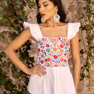Handbestickte mexikanische Bluse. Mexikanische Blumenbluse. Handgemachte mexikanische Bluse. Hippie-Boho Mode. Ethno-Stil. Mexikanische Fiesta.