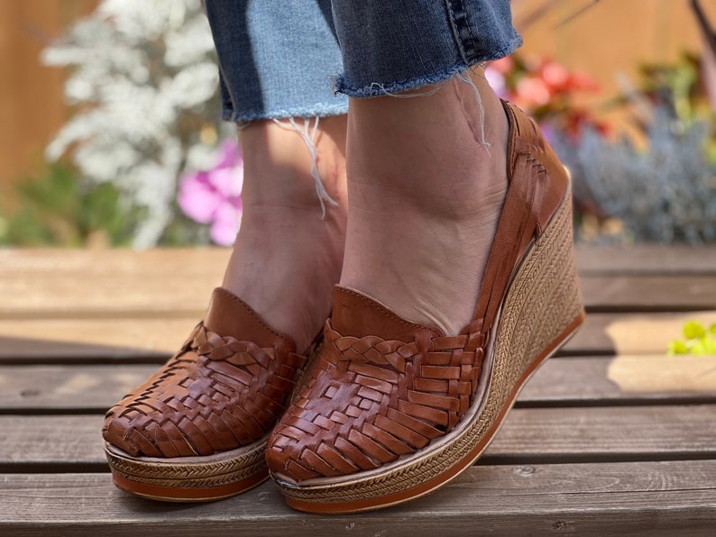 Sandales compensées mexicaines. Vintage Boho-hippie toutes tailles. Sandale mexicaine en cuir. Sandale d'été. Escarpins traditionnels mexicains. Escarpins compensés en cuir. image 2