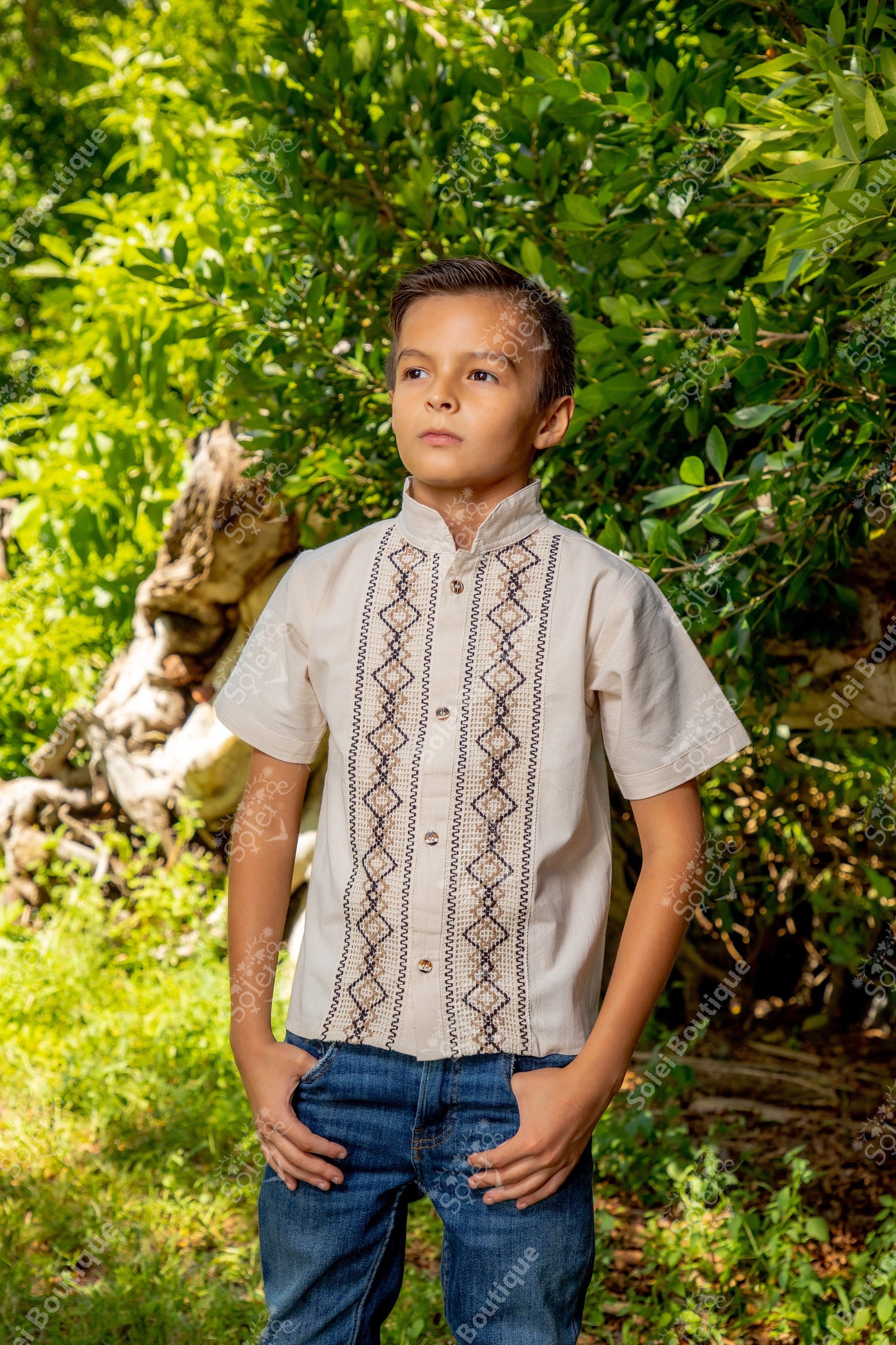 Boys Mexican Traditional Shirt. Guayabera for Boys. Boys Button Up Shirt. Collared Shirt. Traditional Style. Embroidered Guayabera