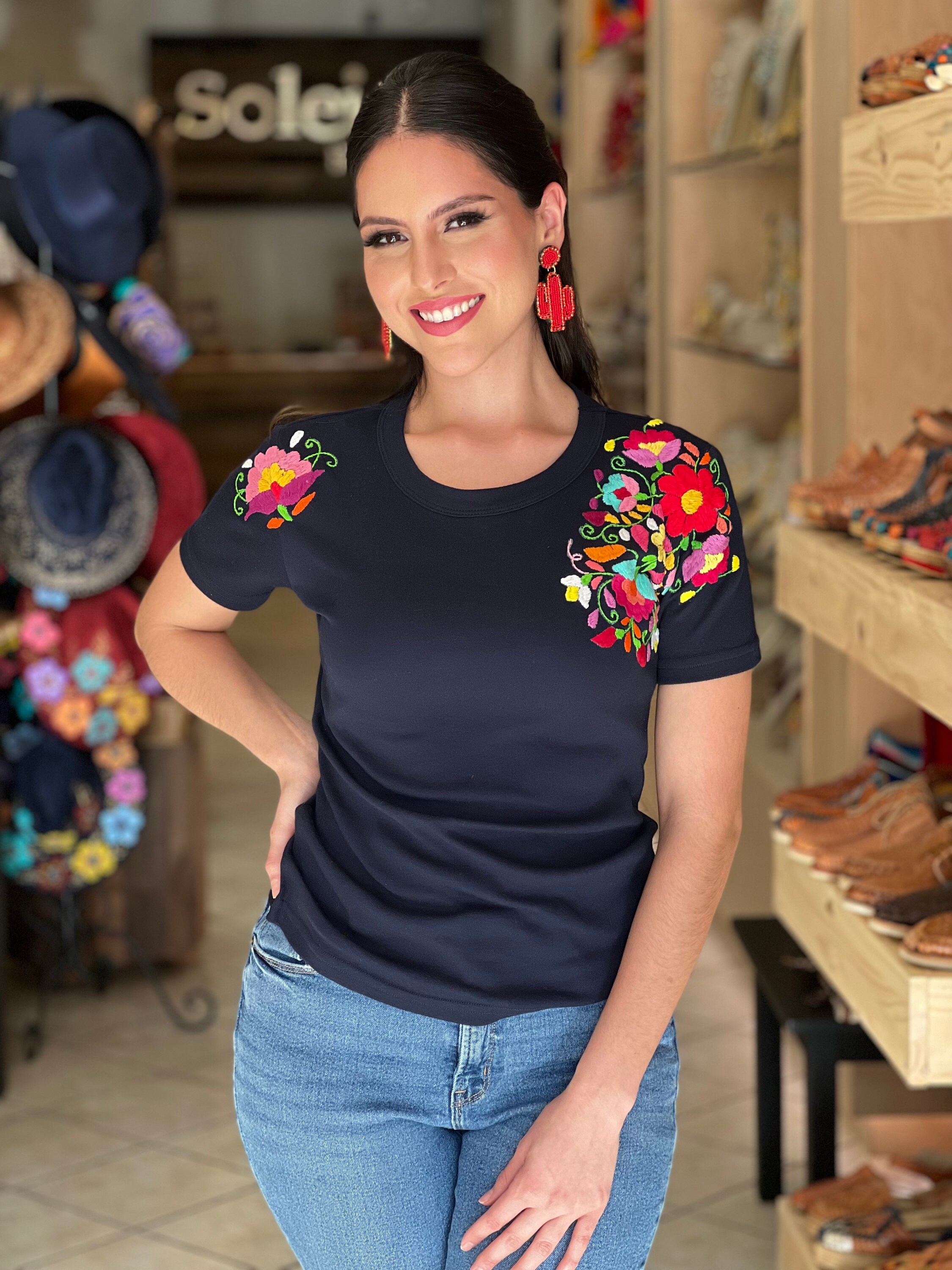 Playera Artesanal Bordado Floral. Talla de S a 3X. Playera
