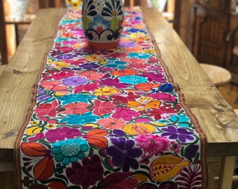 Chemin de table mexicain traditionnel, chemin de table mexicain, chemin de table brodé