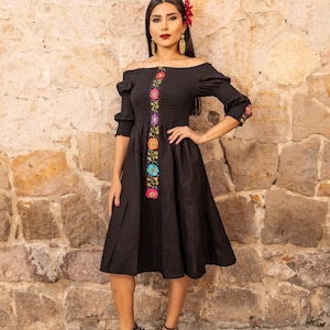 Mexican Floral Dress. Bohemian Style Artisanal Dress. Latina Style Party Dress. Wedding Season. Mexican Ethnic Clothing. Hand Embroidered.
