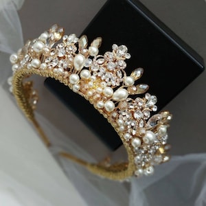 Elegant pearl tiara Gold crown headband Wedding headband Bridal crown Wedding crowns for women Gold tiara Gold headpiece Pearl crown