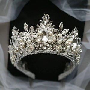 Wedding tiara bridal headband Wedding headband Bridal tiara Pearl tiara Bridal crown Wedding crown Tiaras and crowns Leaf crown Pearl crown