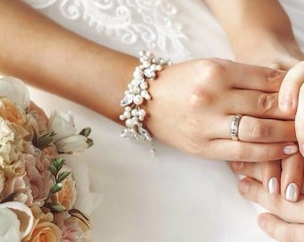 Pearl bridal bracelet Pearl bracelet Ivory bracelet Bridal bracelet Wedding bracelet White pearl bracelet Pearl jewelry set Delicate