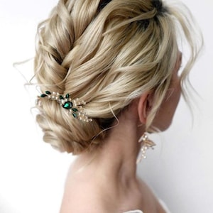 Emerald green hair comb with pearl Emerald hair piece Emerald jewelry Green hair comb Bridesmaid hair pin Emerald headpiece Bridal hair comb