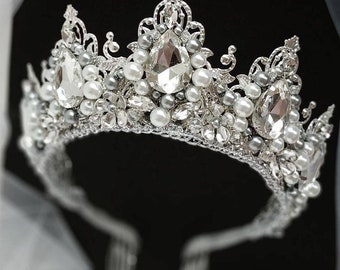 Pearl bridal tiara headband | Wedding crown and earrings set | Elegant bridal hairpiece
